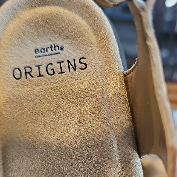 Earth Origins Metallic Gold Sandals - Picture 2 of 8